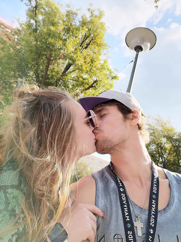 Carly & Cameron photo 12