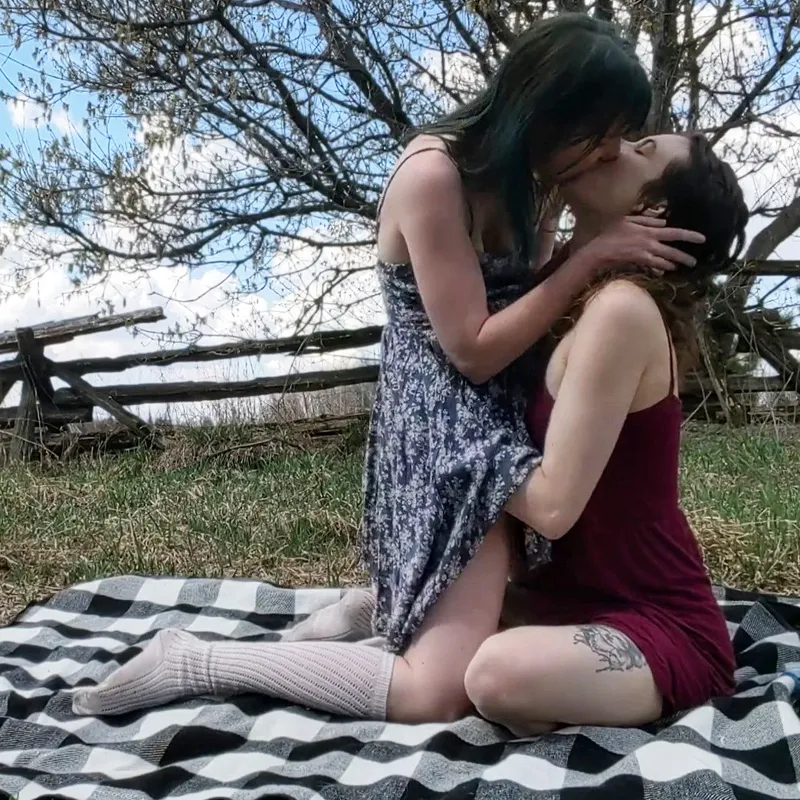 Daisy & Peach photo 16