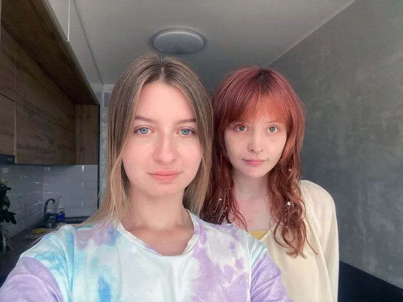 Christina & Hanna photo 3