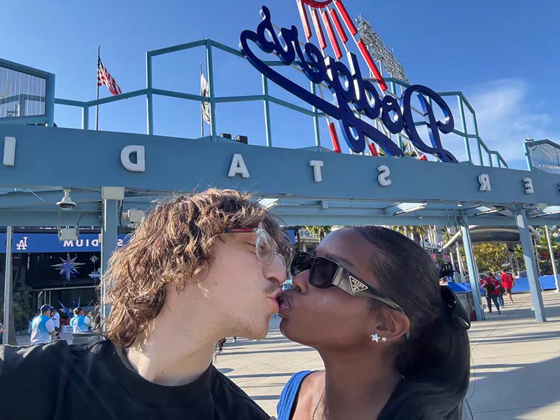 Dakota & J photo 3