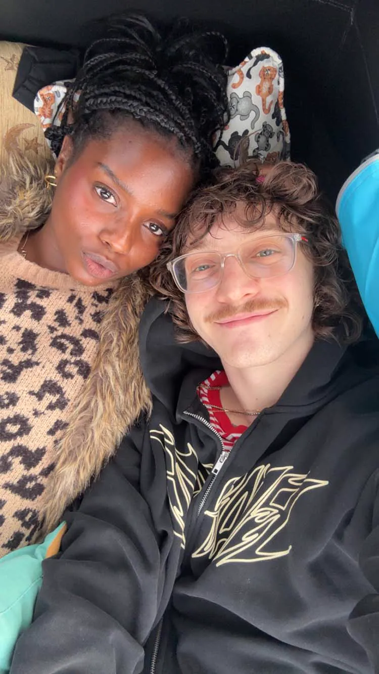 Dakota & J photo 4