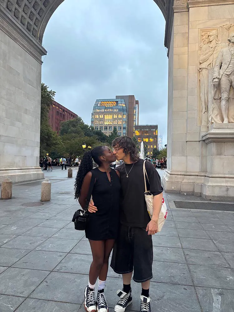 Dakota & J photo 6
