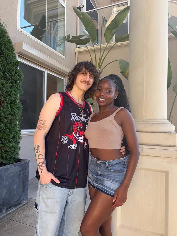 Dakota & J photo 14